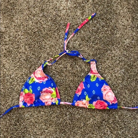 Bikini - Picture 2 of 3